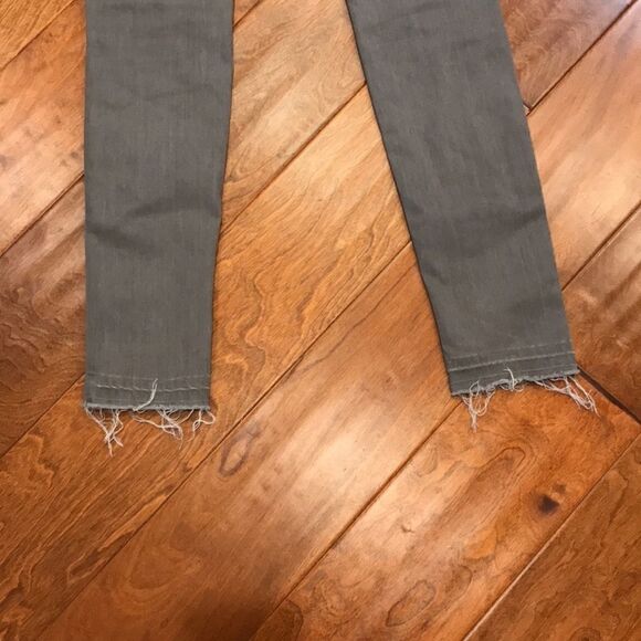 J Brand Super Skinny ”Cliché” Light Gray Denim Jeans - Picture 10 of 16